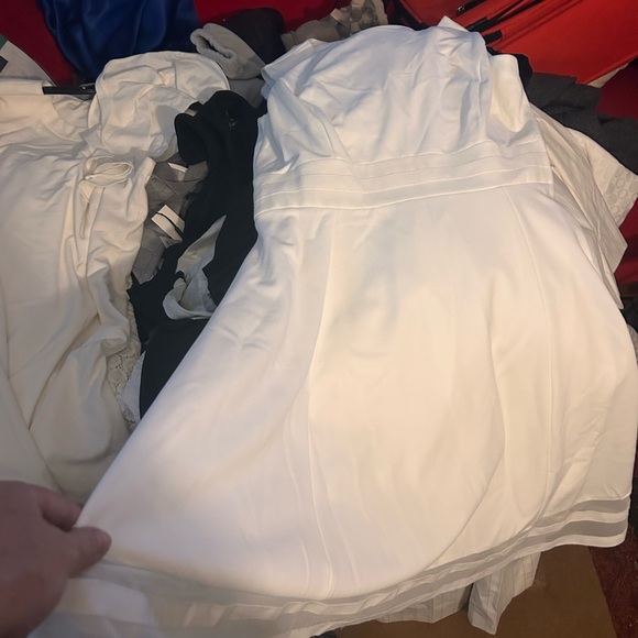 Meet your Posher, Danielle - Picture 3 of 6